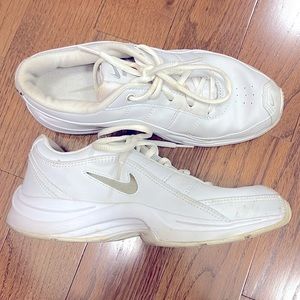 Size 7.5 Nike cheerleading shoes